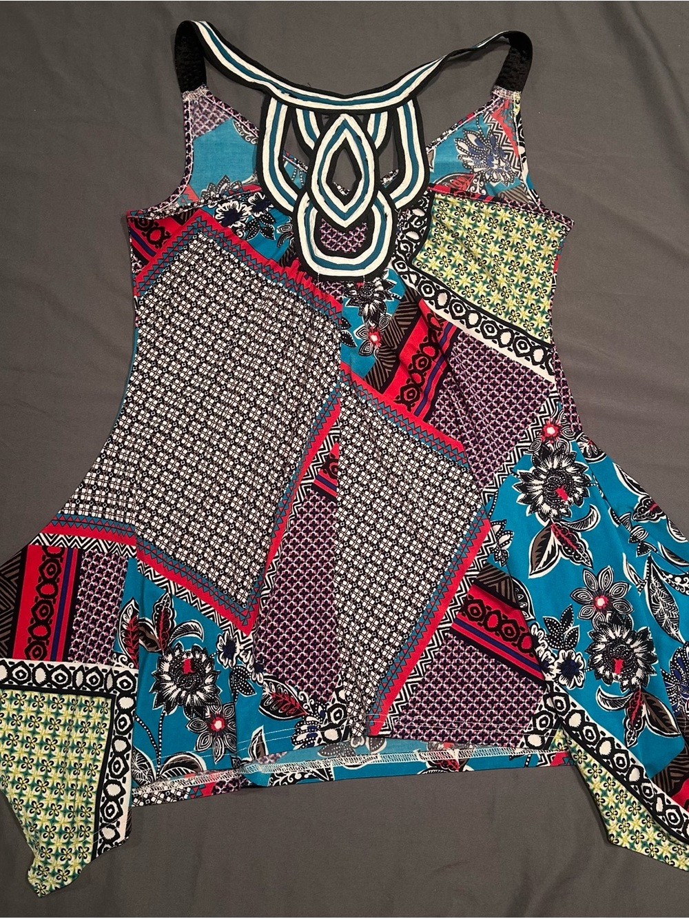 Candie's Patchwork Floral Geometric Patterned Handkerchief Hem Tank Top - Picture 4 of 6